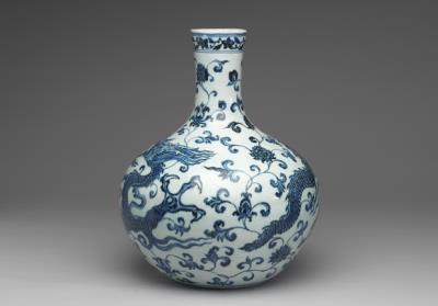 图片[2]-Vase with lotus and dragon decoration in underglaze blue, Ming dynasty, Yongle reign (1403-1424)-China Archive